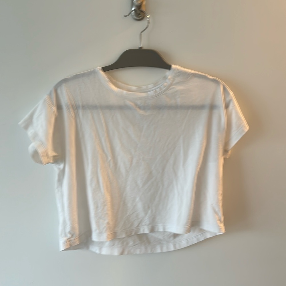 Lululemon cropped tshirt
